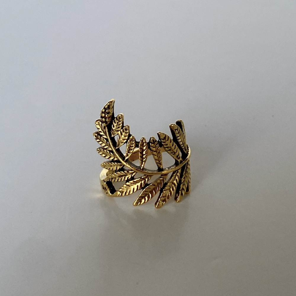 💜 SALE 2/$15 💜  🆕 PALM LEAF Gold Ring!!!